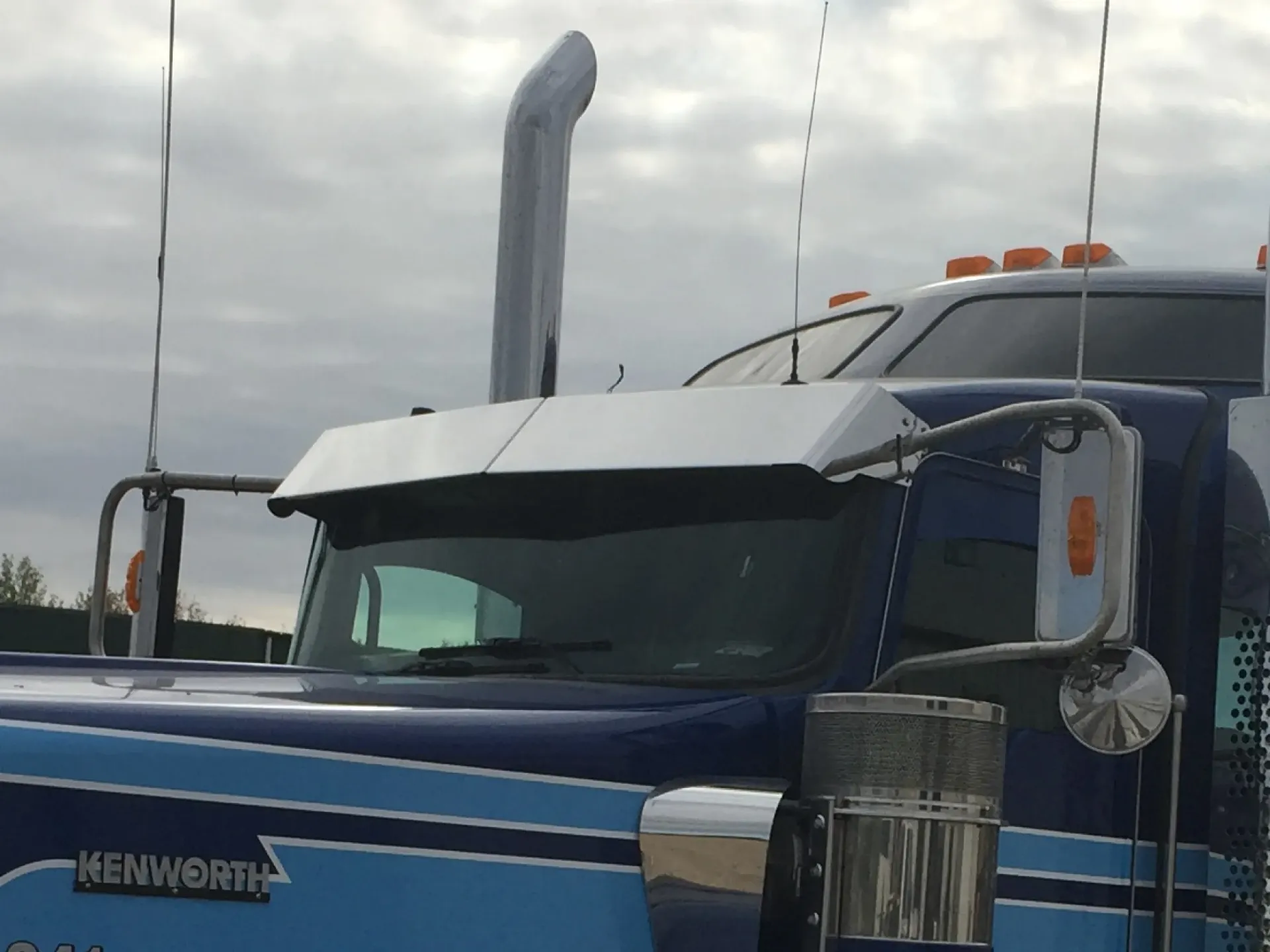 Kenworth Blind Mount Round Glass Straight Visors