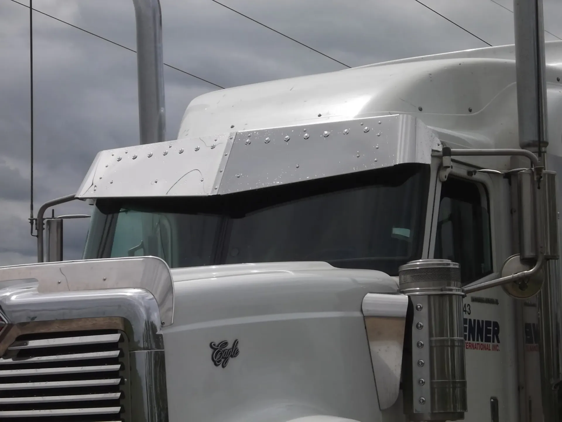 International V-Style 15" Visors