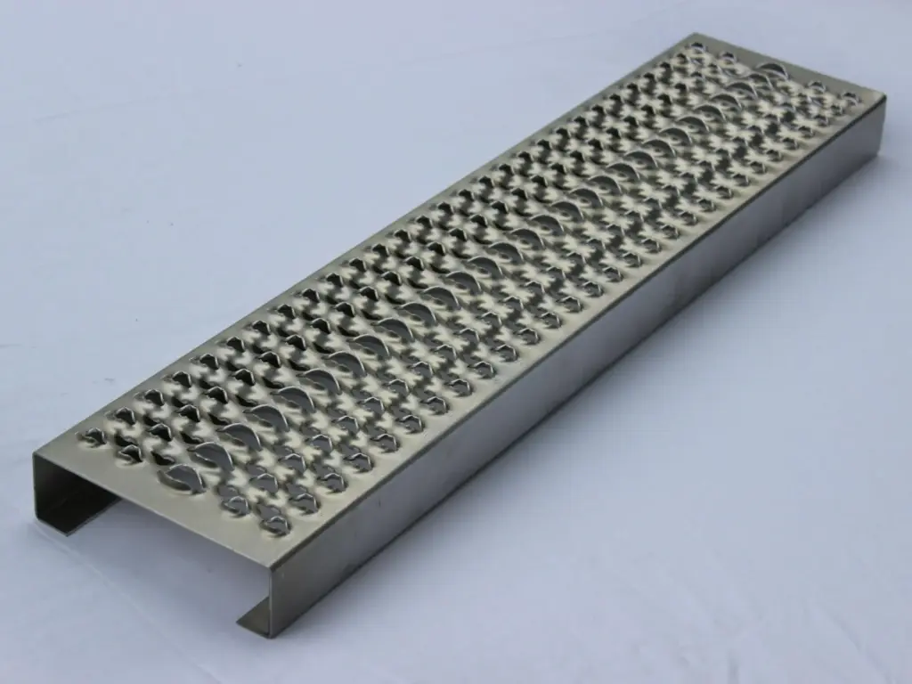 [SLI000727] Peterbilt Factory Style Extruded Aluminum Step - 44 1/2" long for New Style DPF Box Bottom
