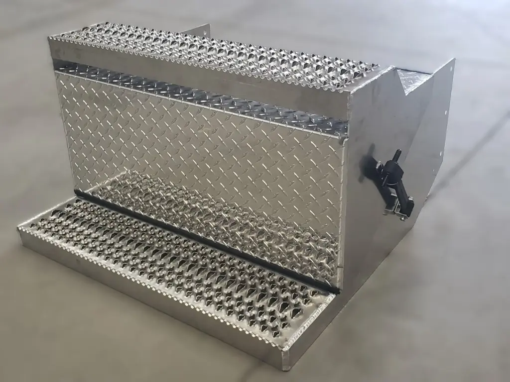 Peterbilt Battery Box Cover with Factory Top Step