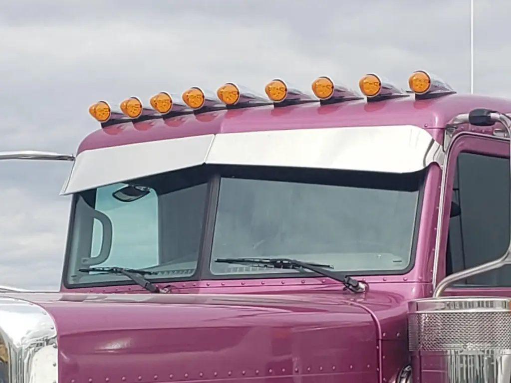 [SLI000842] Peterbilt 3-Series Old Style Reverse Bow Tie 9"-6" Visors