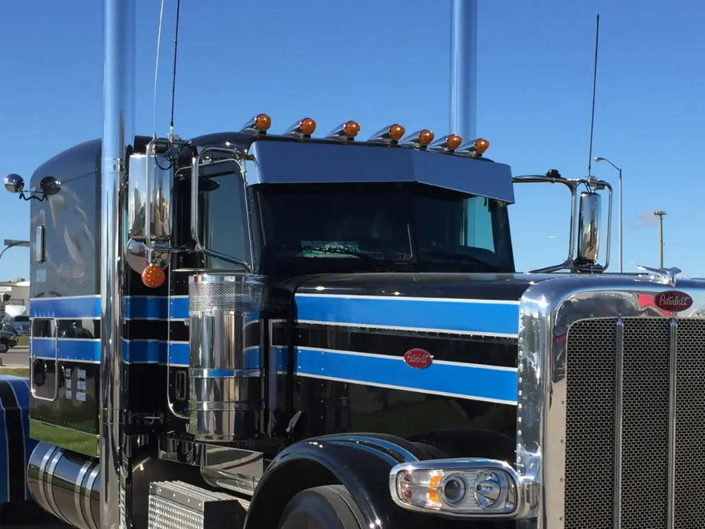 Peterbilt 3-Series Reverse Bow Tie Visors