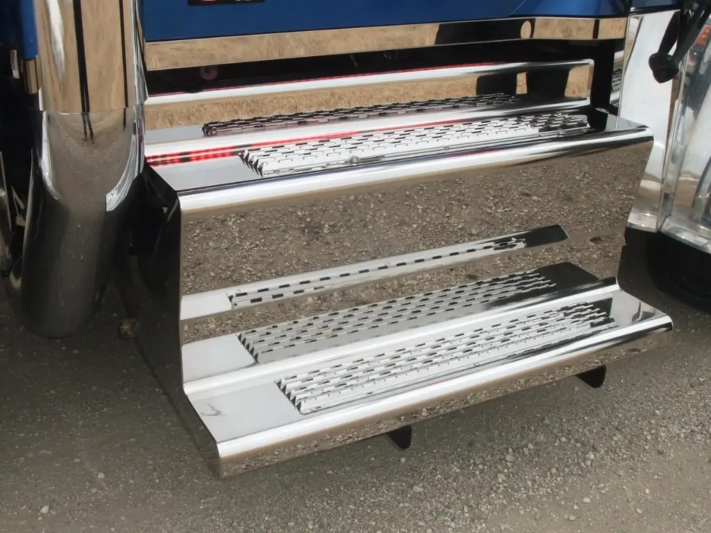 Peterbilt 589 Passengers Side DPF Box Step Covers