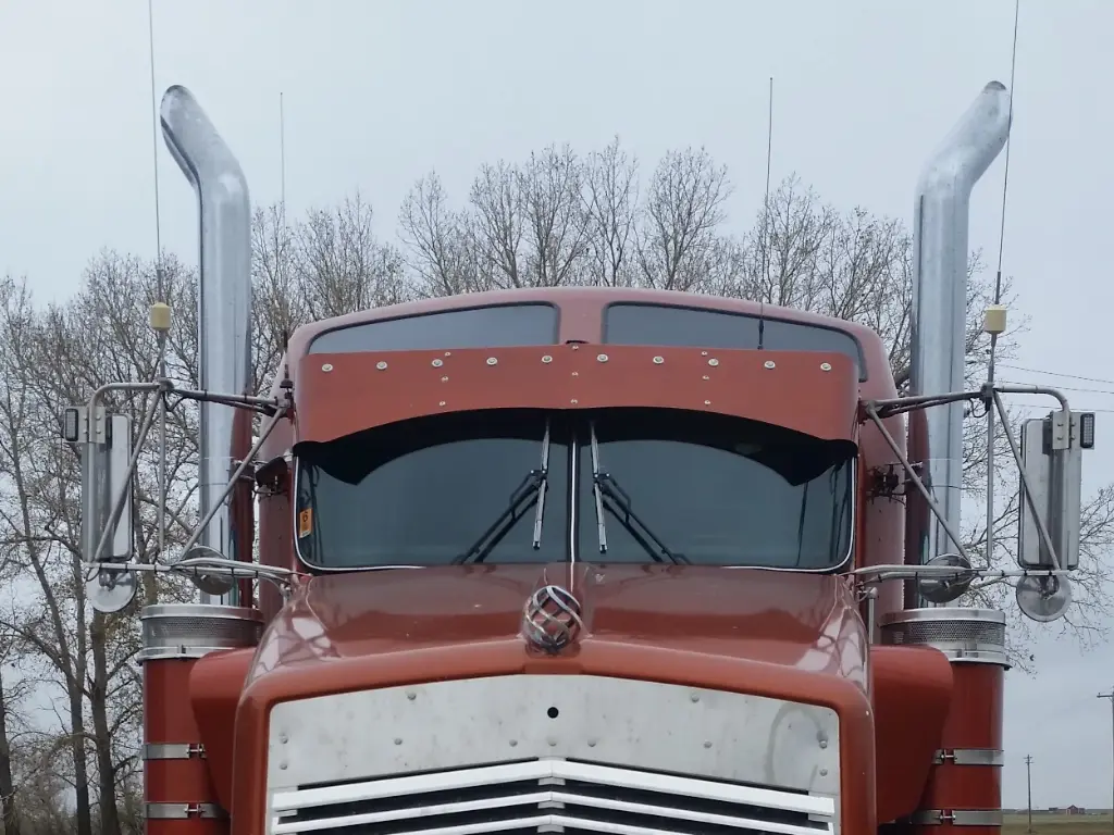 [SLI001711] Kenworth Reverse Bow Tie Round Bottom Visors (Mirror Mounting Brackets, No Light Holes)