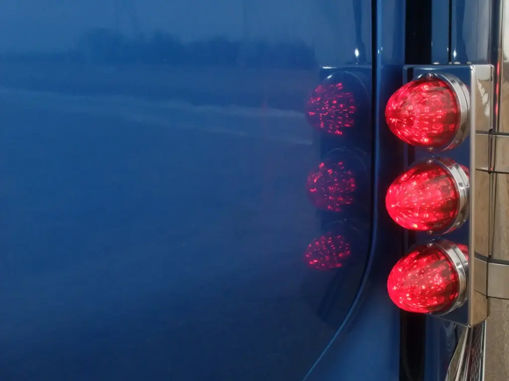 Peterbilt 589 Back Short Air Cleaner Light Brackets