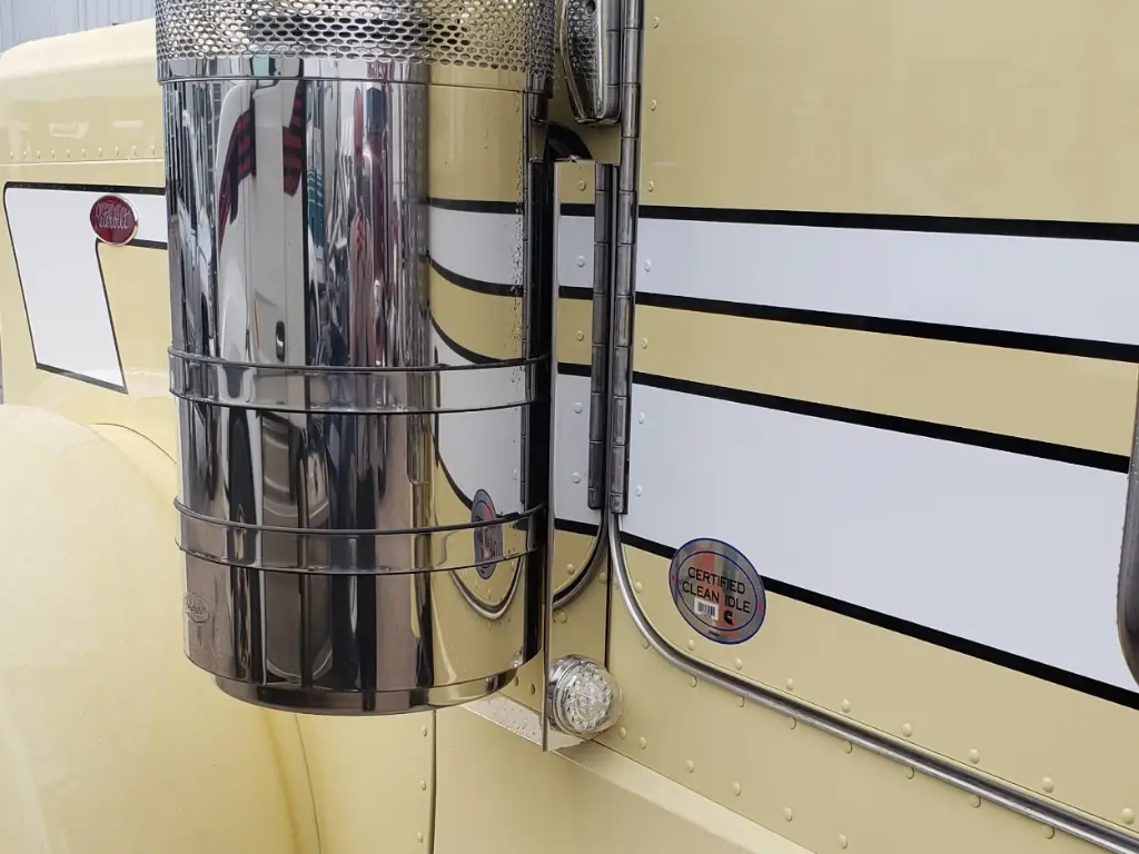 Peterbilt 15" Back Air Cleaner Light Brackets - 2-Piece | 1 - Watermelon Light Hole