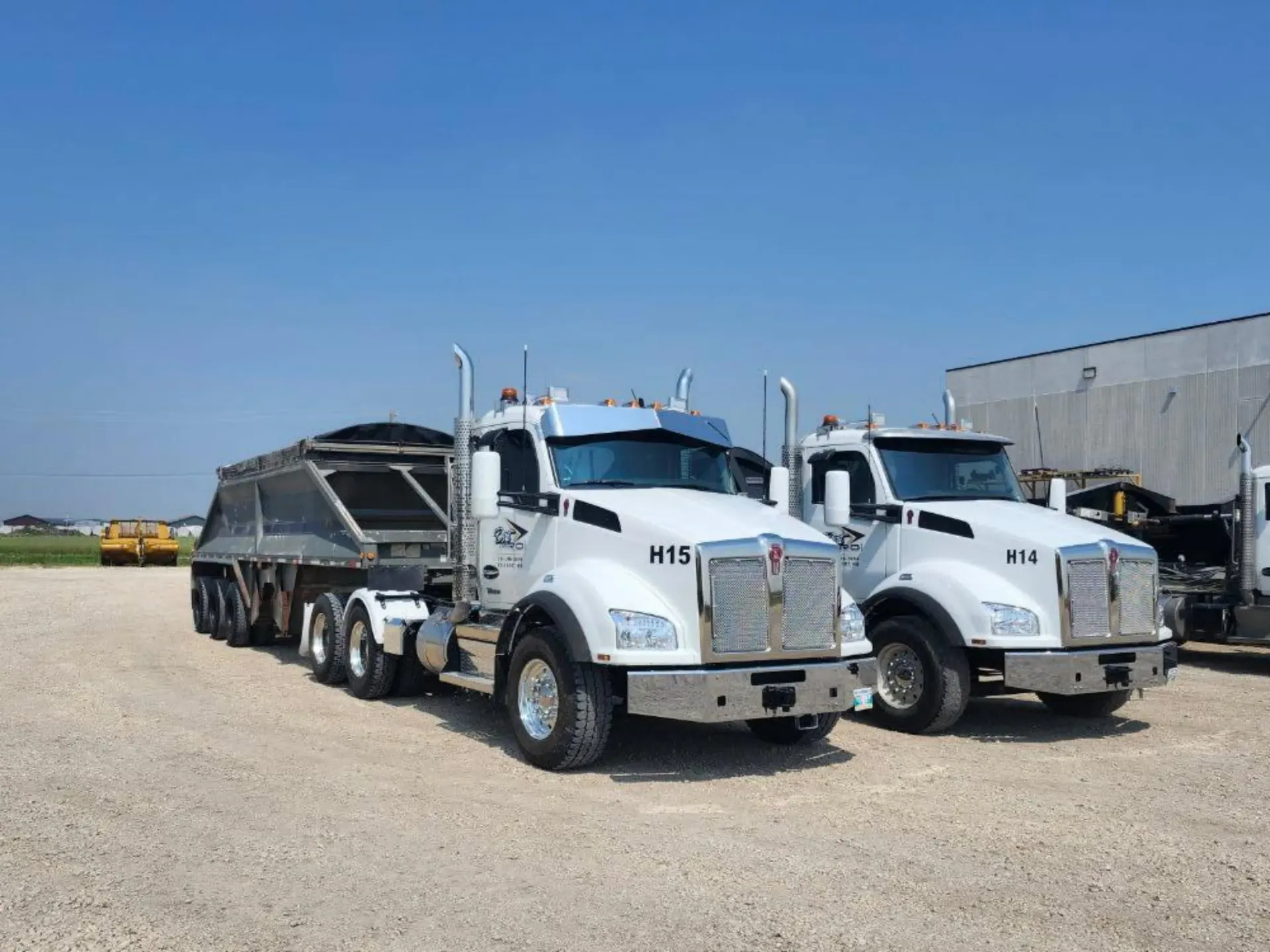 Peterbilt 589 Flat Top/Mid Rise Visors - Factory Mounts