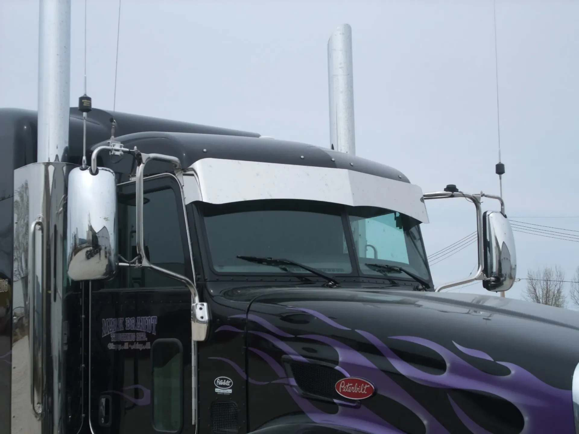 Peterbilt 3-Series One-Piece Round Bottom Cutout Visors